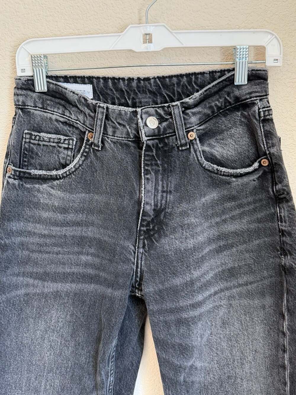 Zara High-Rise Jeans Size US 4 Black Wash Distressed - Picture 2 of 8
